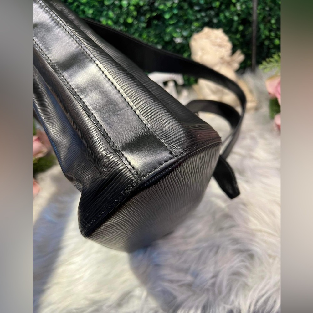 Louis Vuitton Epi Noe backpack with small wallet - Picture 10 of 14